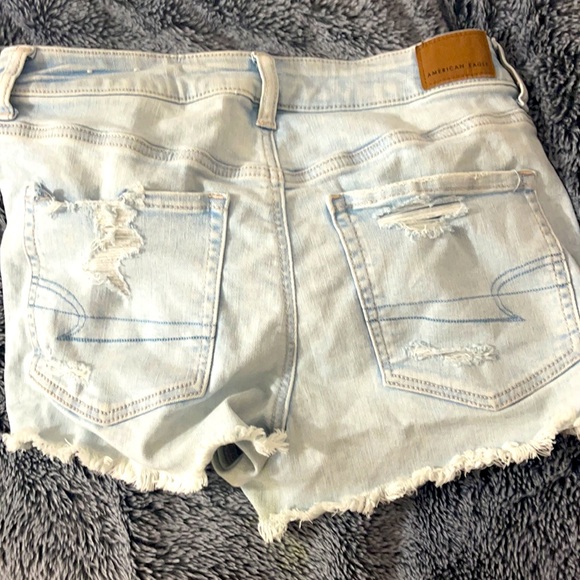 Size 6 Light Wash American Eagle Denim Shorts - Picture 2 of 2